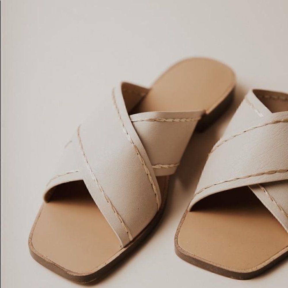 Mi.iM Open Toe Crossover Cream/Tan Sandals 8